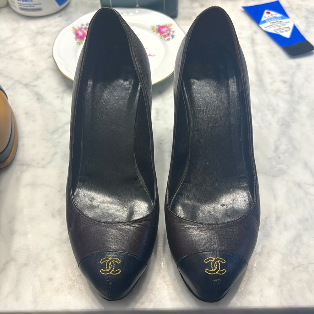Chanel brown and black pumps